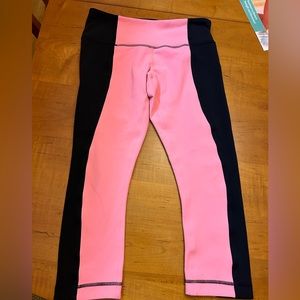 Lululemon- size 6 peach and black cotton stretch Capri